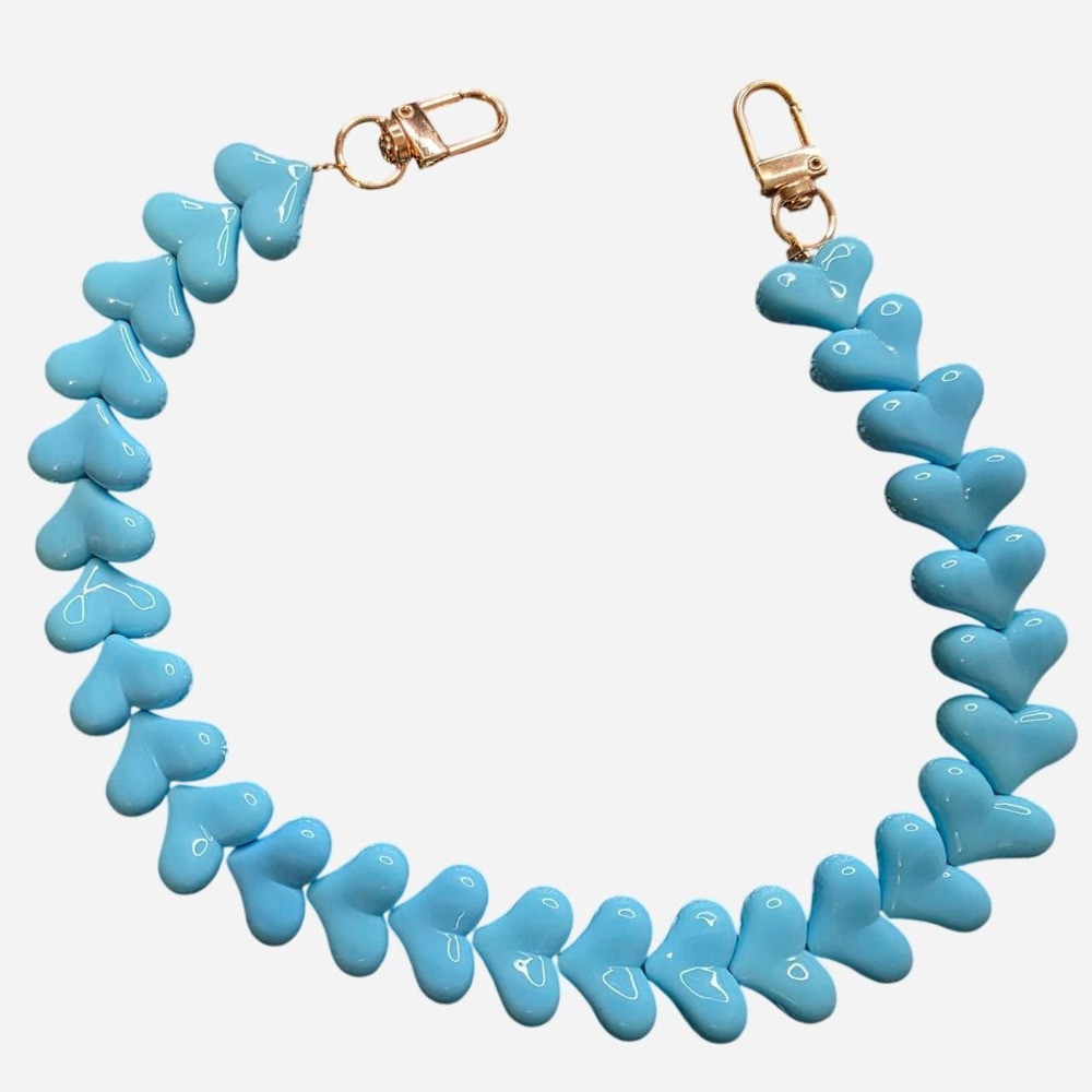 Blue heart-shaped chain with gold clasp